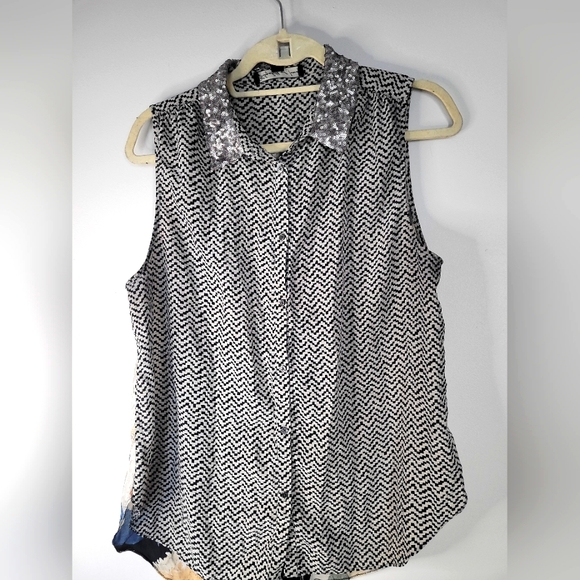 Elizabeth and James Julian Sequin Collar Top. Size Large. - Picture 9 of 9